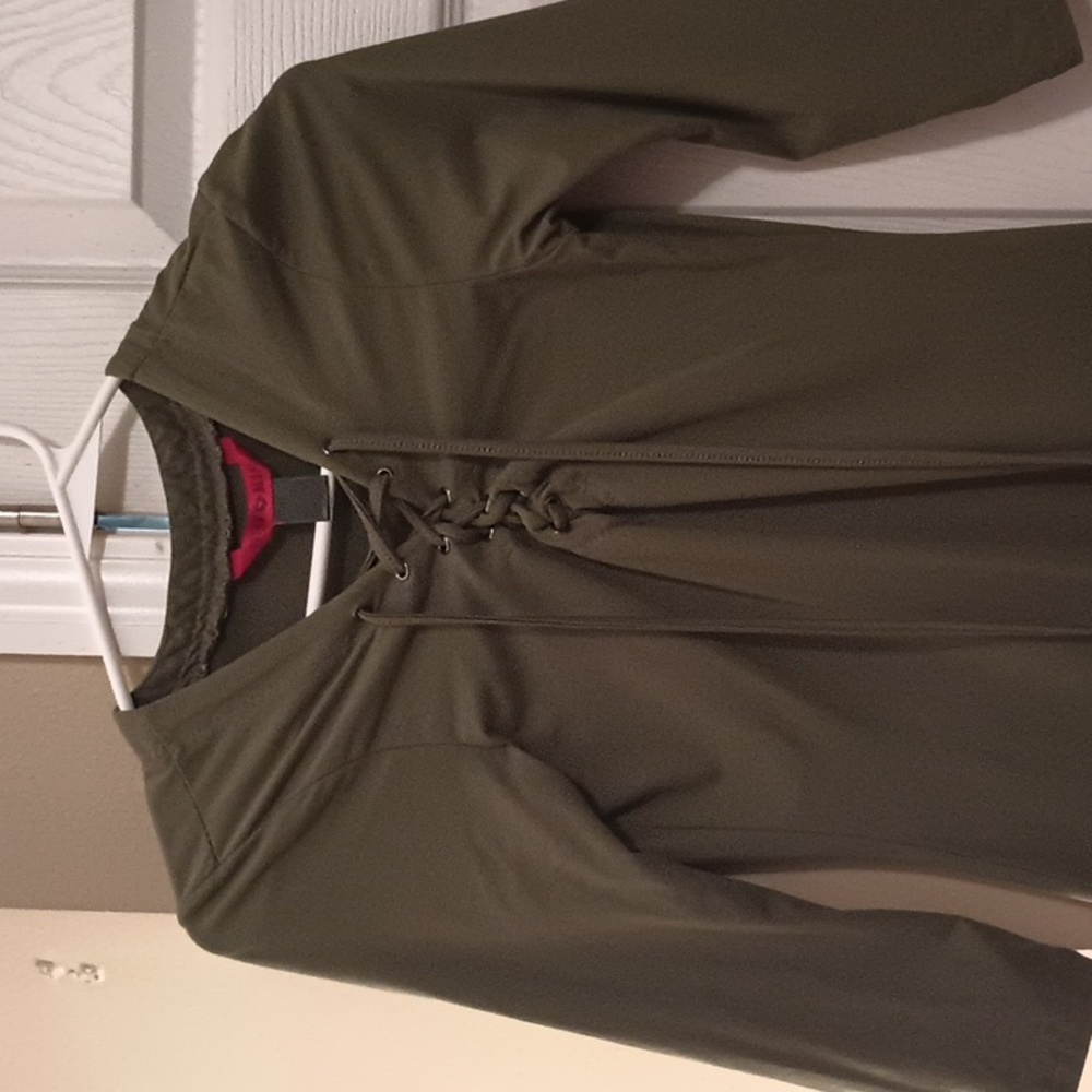 Hot Kiss army green dress it has 3/4 length sleeves and it's a size small